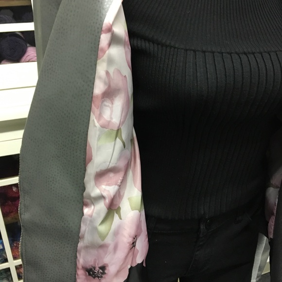 Via Spiga Gray Faux Leather Moto Jacket - Picture 4 of 7